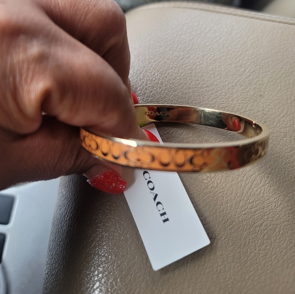 AUTHENTIC 100% COACH Women's C Logo Hinged Bangle Bracelet Tan  NWT - Picture 4 of 11